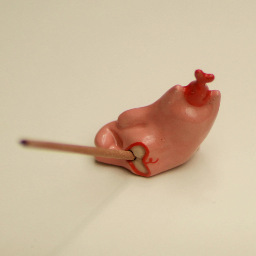 [Pre-order] Pink & Red Cat Handmade Ceramic Incense Holder, Handbuilt Pottery, Cute Gift For Anime Fan, Unique Birthday Gift, Adorable Valentine Gift | Totto Pottery