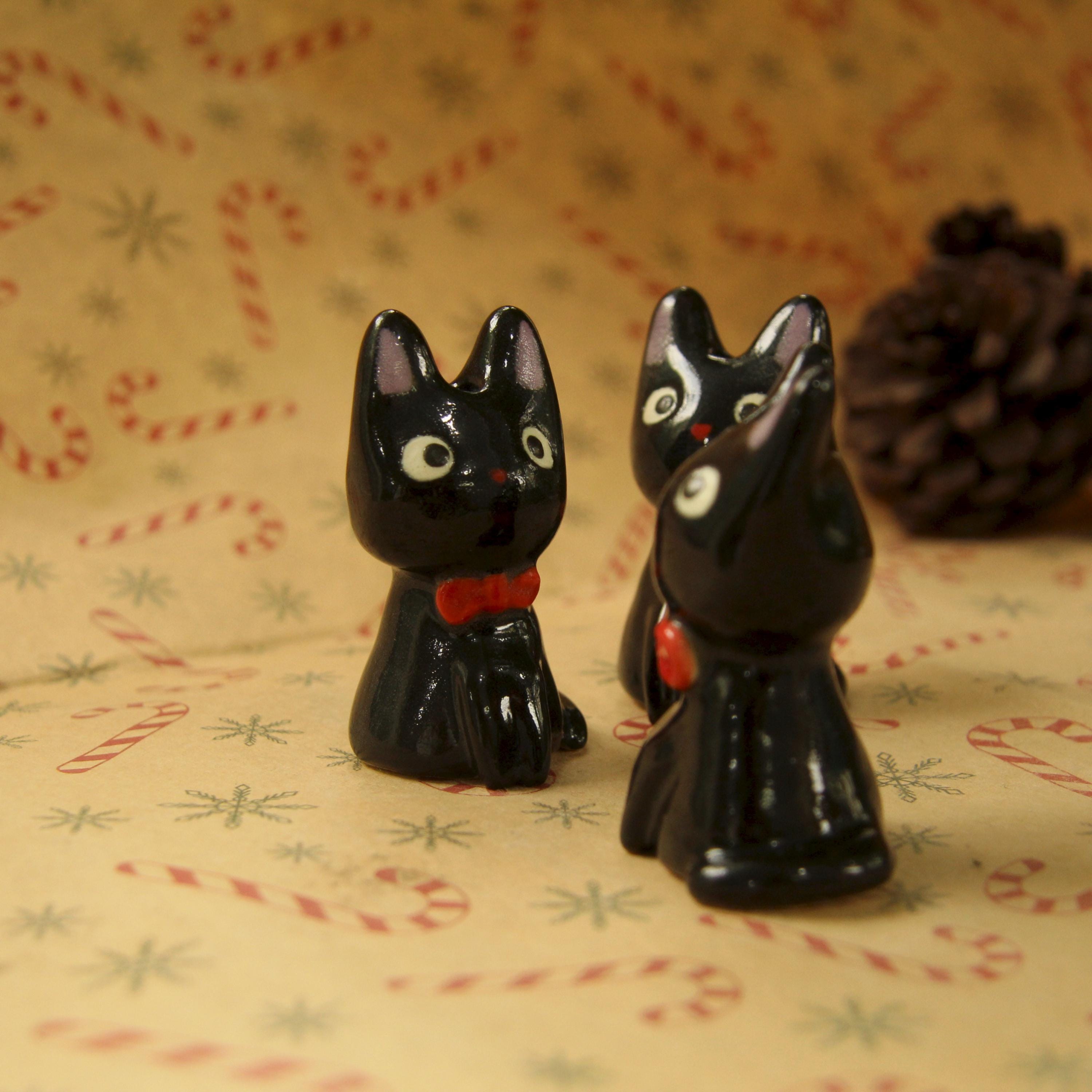 [Pre-order] Black Cat Handmade Ceramic Incense Holder, Handbuilt Pottery, Cute Gift For Anime Fan, Unique Birthday Gift, Adorable Valentine Gift | Totto Pottery