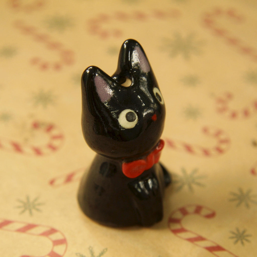 [Pre-order] Black Cat Handmade Ceramic Incense Holder, Handbuilt Pottery, Cute Gift For Anime Fan, Unique Birthday Gift, Adorable Valentine Gift | Totto Pottery