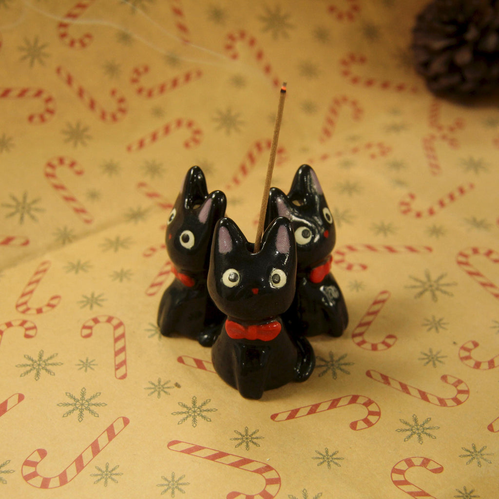 [Pre-order] Black Cat Handmade Ceramic Incense Holder, Handbuilt Pottery, Cute Gift For Anime Fan, Unique Birthday Gift, Adorable Valentine Gift | Totto Pottery