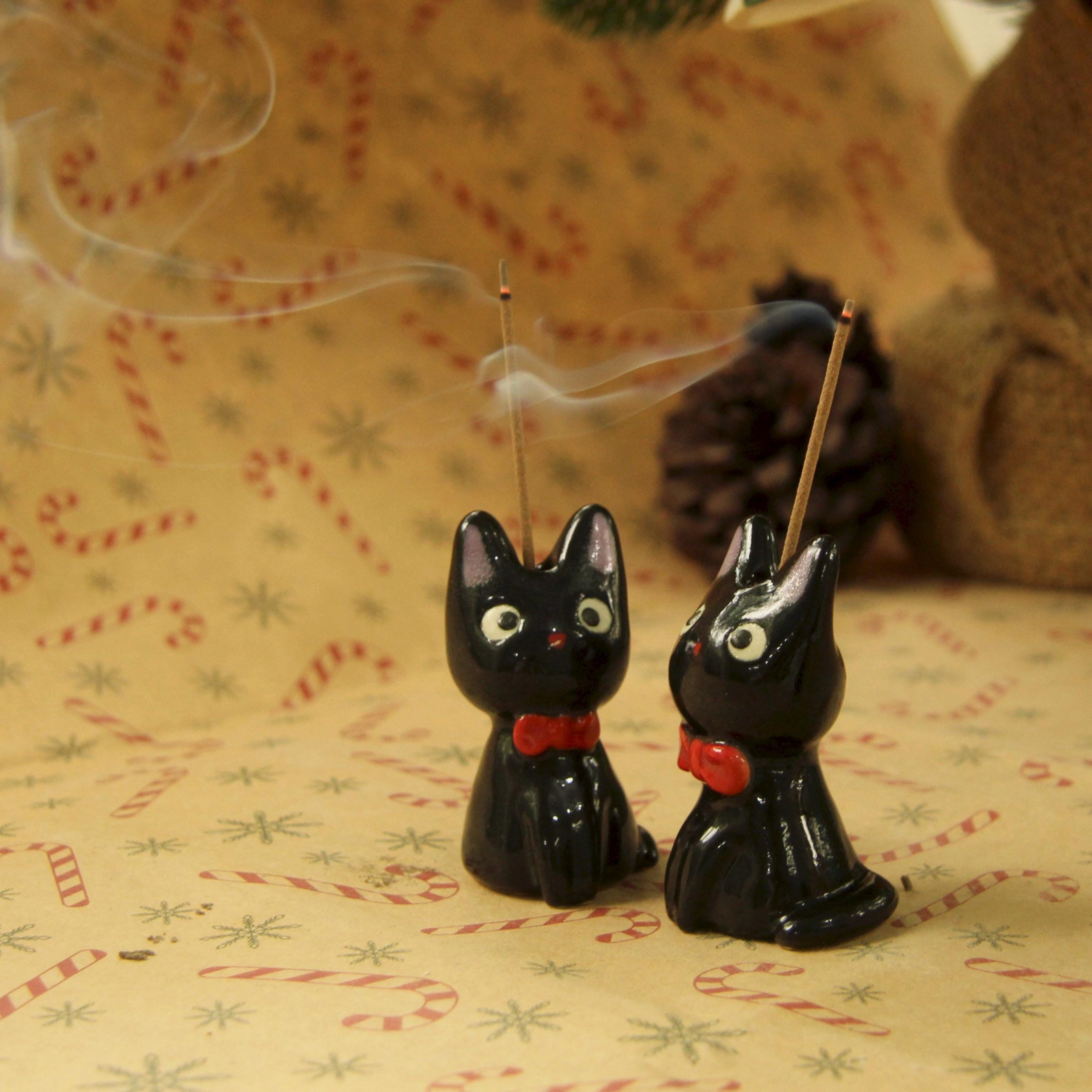 [Pre-order] Black Cat Handmade Ceramic Incense Holder, Handbuilt Pottery, Cute Gift For Anime Fan, Unique Birthday Gift, Adorable Valentine Gift | Totto Pottery