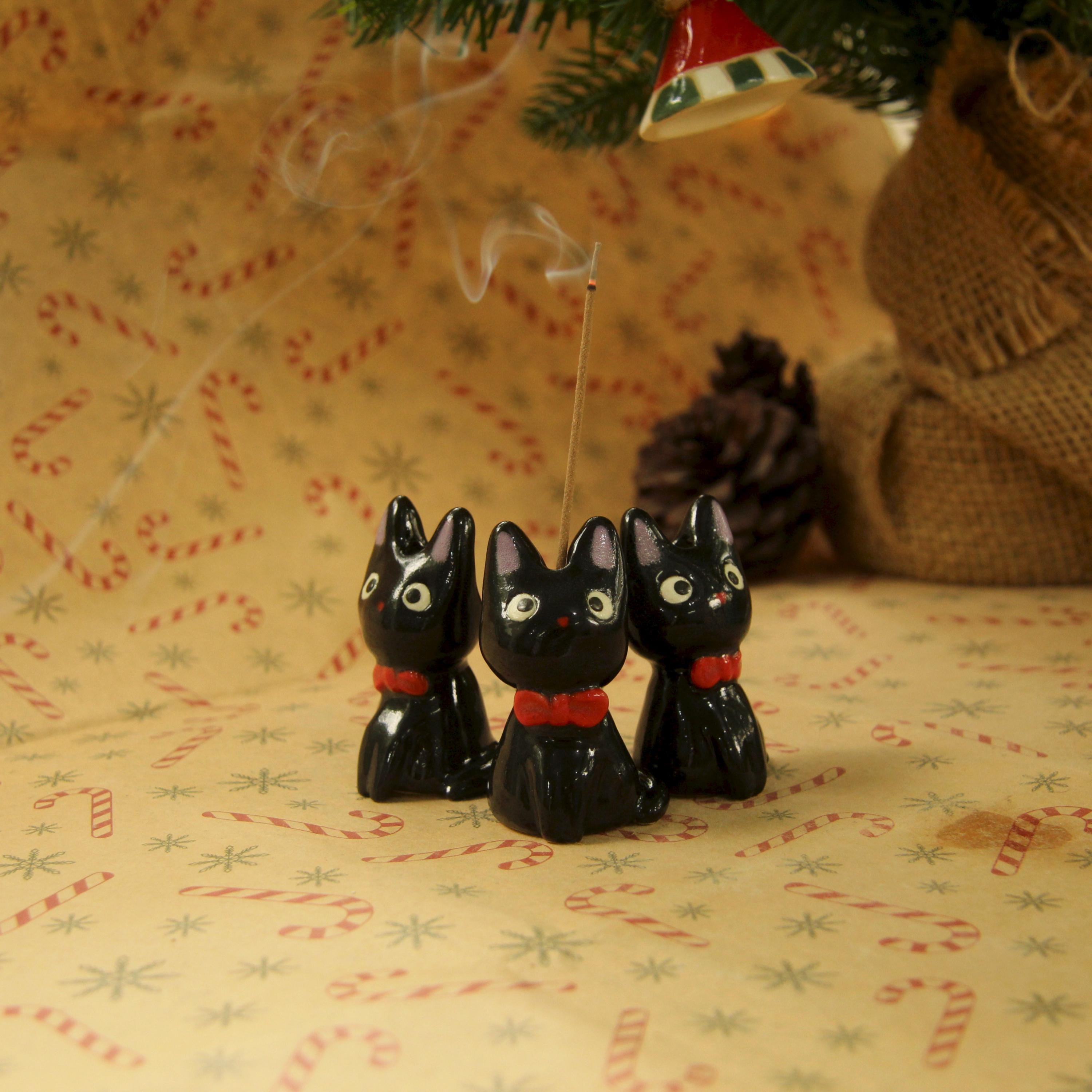[Pre-order] Black Cat Handmade Ceramic Incense Holder, Handbuilt Pottery, Cute Gift For Anime Fan, Unique Birthday Gift, Adorable Valentine Gift | Totto Pottery