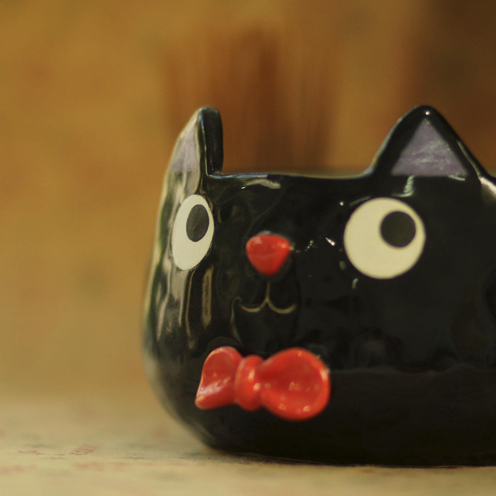 [Pre-order] Black Cat Handmade Ceramic Matcha Bowl, Handbuilt Pottery, Cute Gift For Anime Fan, Unique Birthday Gift, Adorable Valentine Gift | Totto Pottery