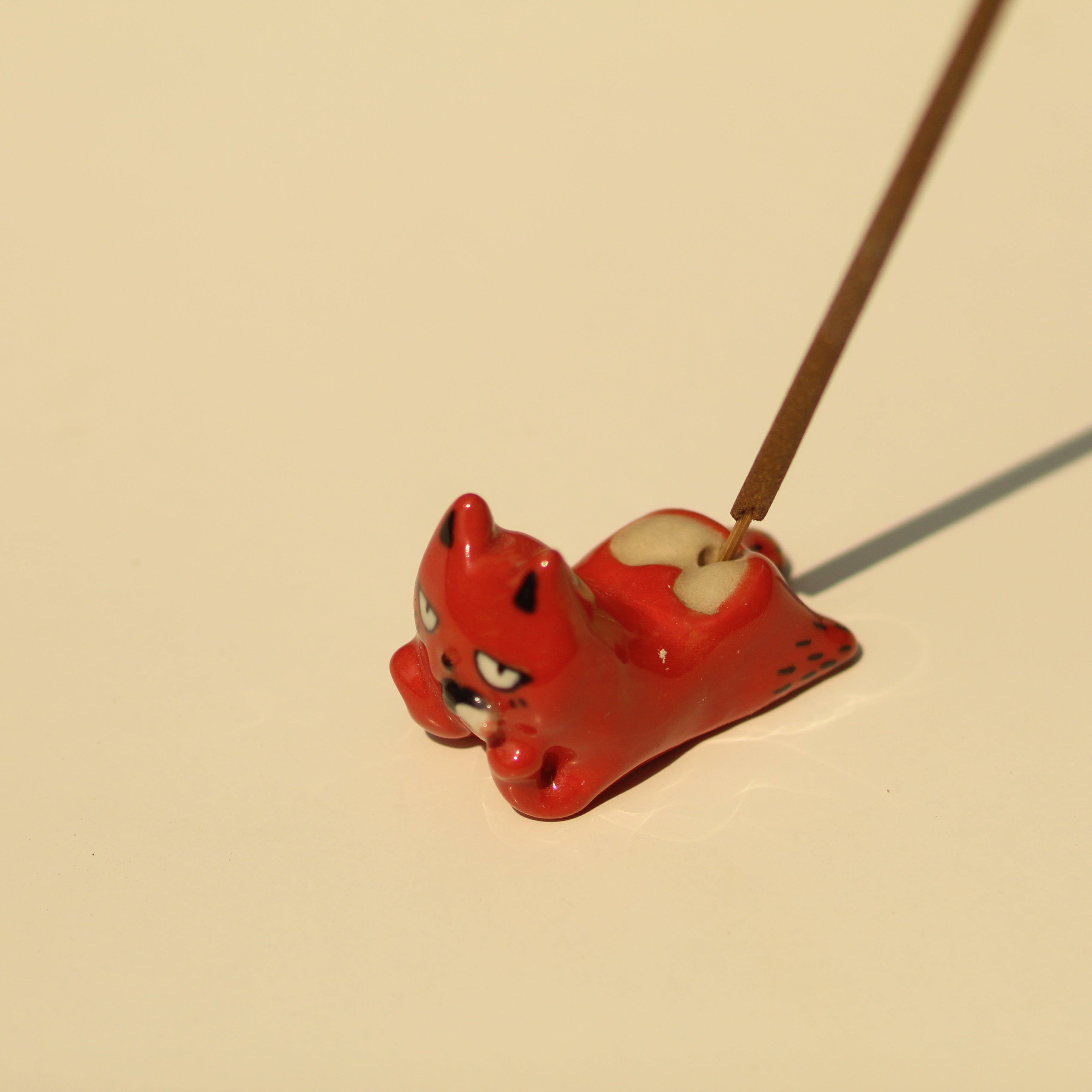 [Pre-order] Pink & Red Cat Handmade Ceramic Incense Holder, Handbuilt Pottery, Cute Gift For Anime Fan, Unique Birthday Gift, Adorable Valentine Gift | Totto Pottery