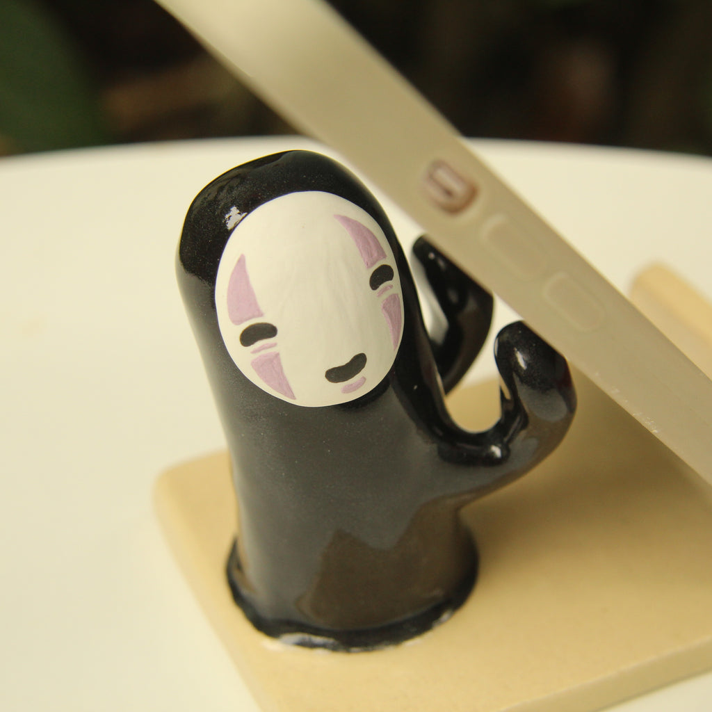 [Pre-order] Faceless Handmade Ceramic Phone Stand, Handbuilt Pottery, Cute Gift For Anime Fan, Unique Birthday Gift, Adorable Valentine Gift | Totto Pottery