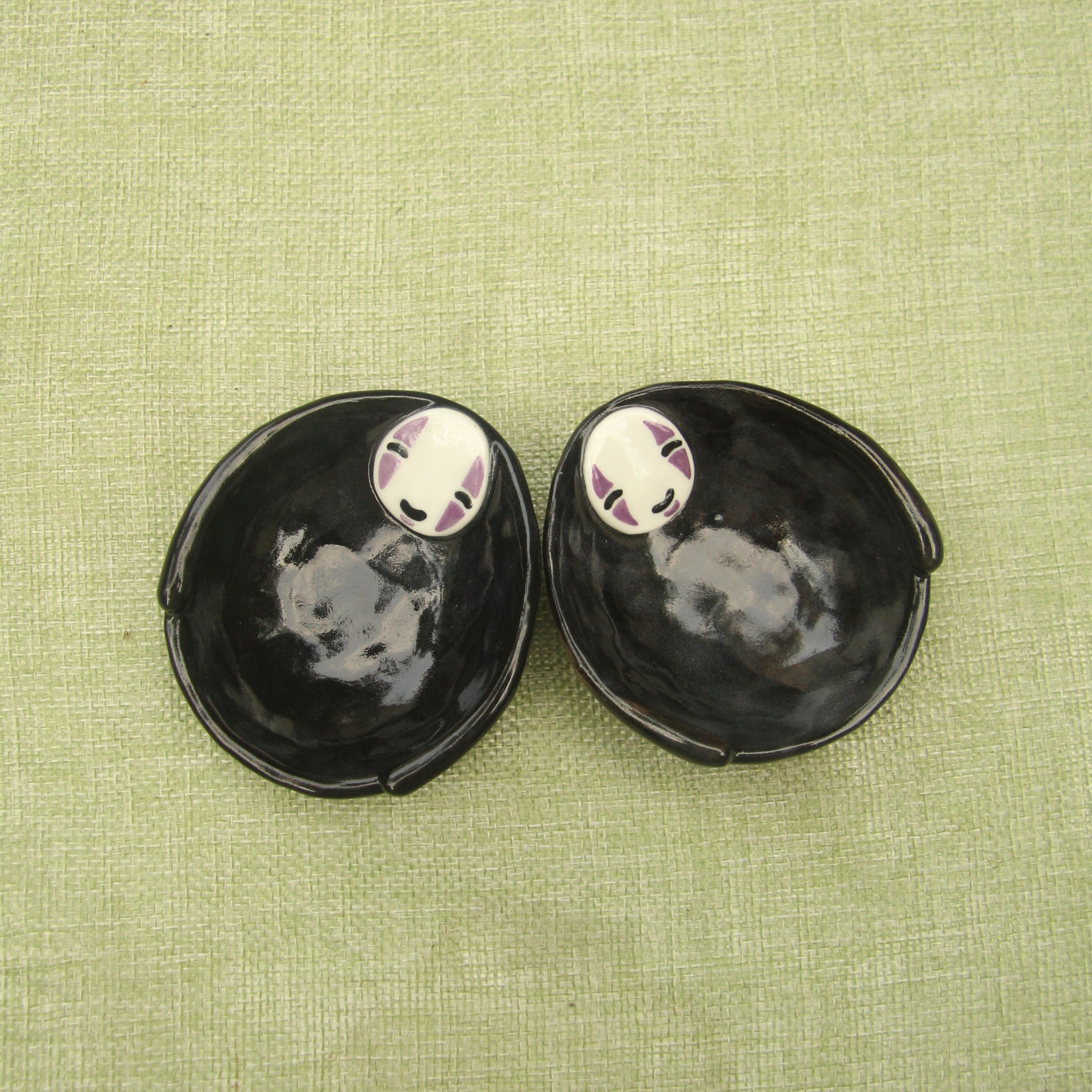 [Pre-order] Faceless Handmade Ceramic Jewelry Dish, Handbuilt Pottery, Cute Gift For Anime Fan, Unique Birthday Gift, Adorable Valentine Gift | Totto Pottery