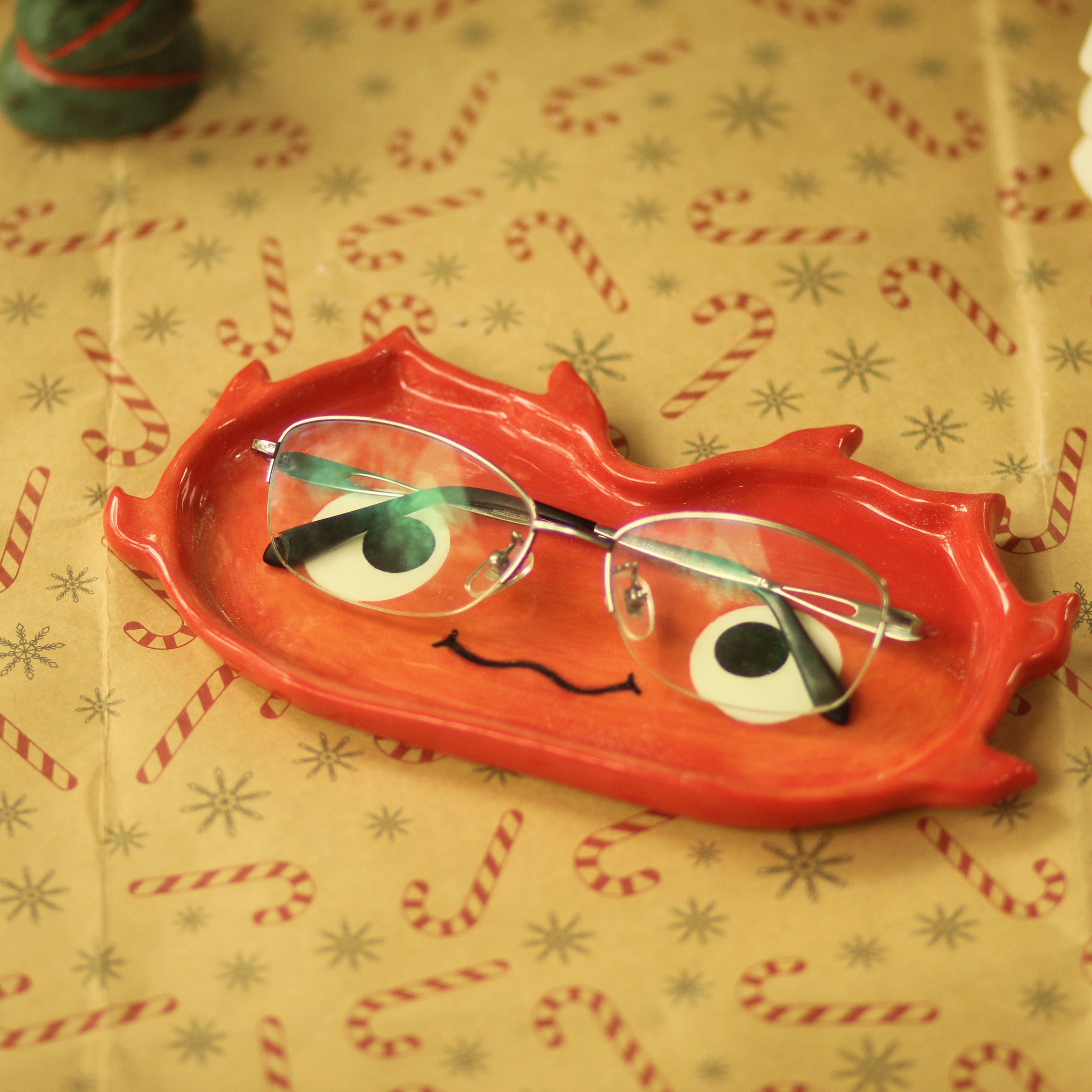 [Pre-order] Fire Demon Handmade Ceramic Eyeglasses Holder Tray, Handbuilt Pottery, Cute Gift For Anime Fan, Unique Birthday Gift, Adorable Valentine Gift | Totto Pottery