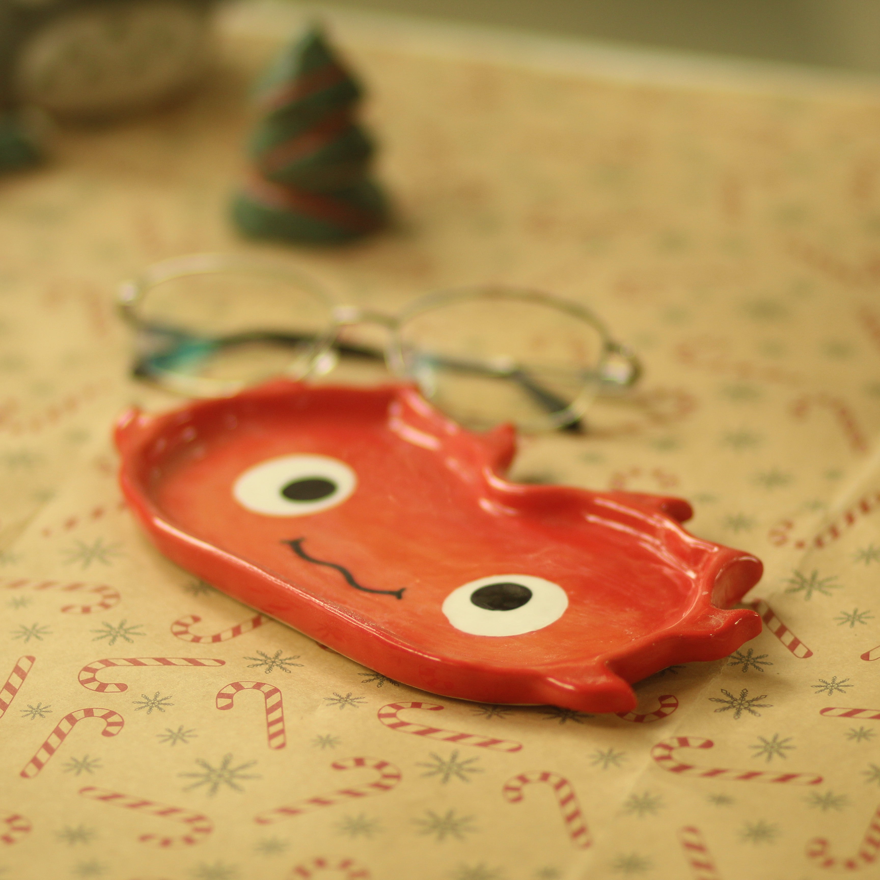 [Pre-order] Fire Demon Handmade Ceramic Eyeglasses Holder Tray, Handbuilt Pottery, Cute Gift For Anime Fan, Unique Birthday Gift, Adorable Valentine Gift | Totto Pottery