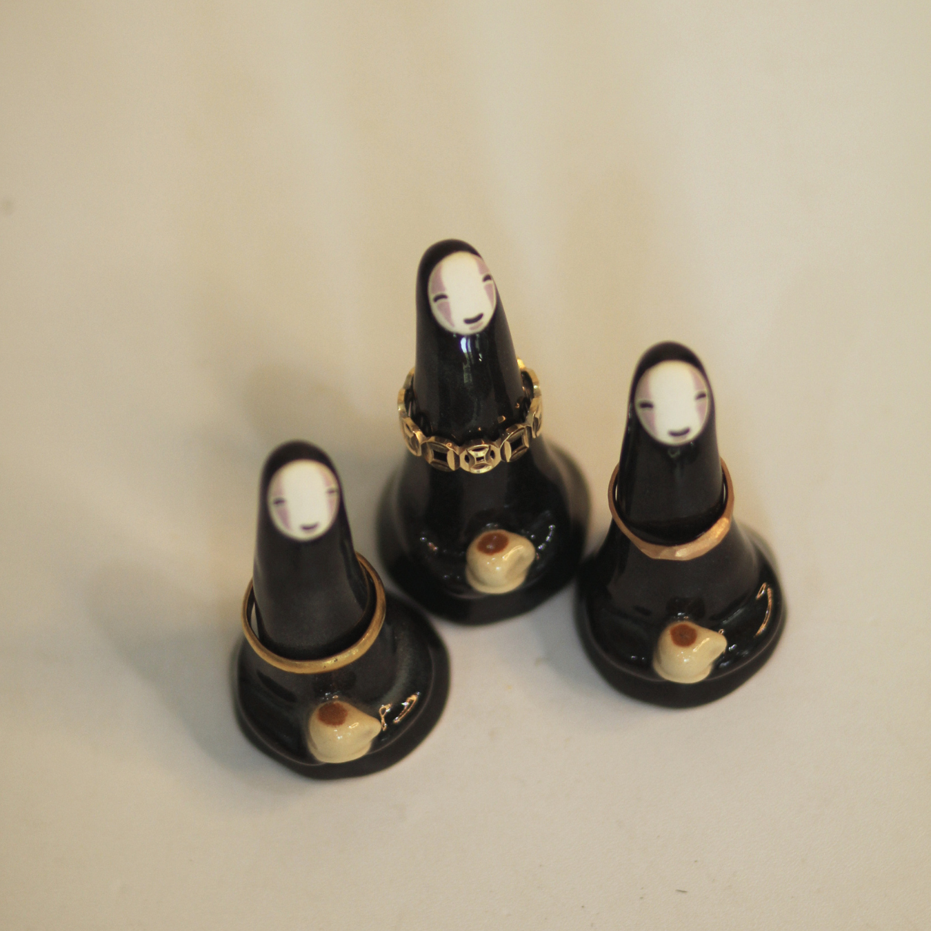 [Pre-order] Faceless Handmade Ceramic Rings Holder, Handbuilt Pottery, Cute Gift For Anime Fan, Unique Birthday Gift, Adorable Valentine Gift | Totto Pottery
